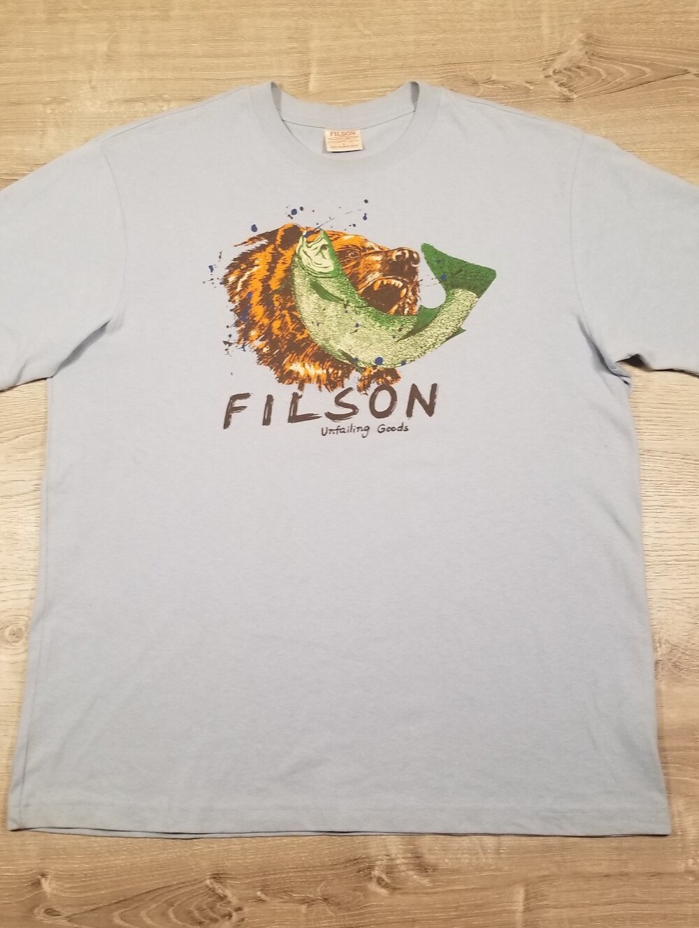 Filson Frontier T Shirt Bear Fishing Mens Large Light Blue Hunting Outdoors